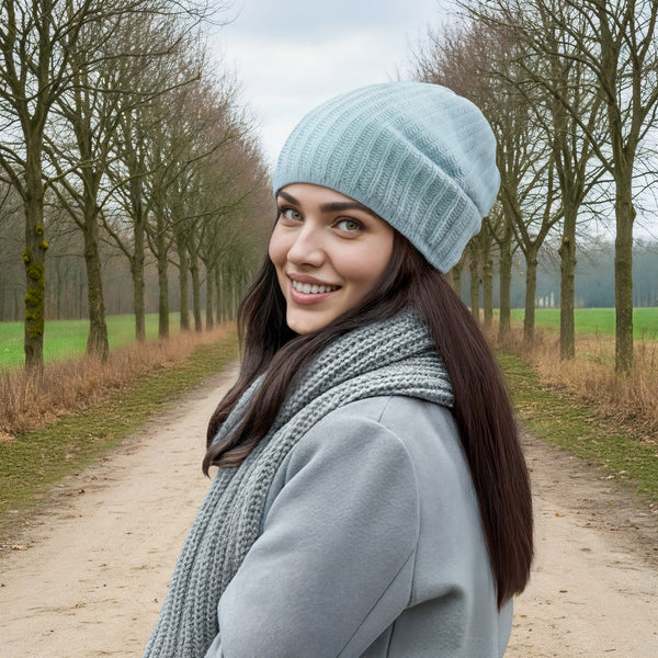 CASHMERE SLOUCHY RIBBED HAT – PORTOLANO display picture 3