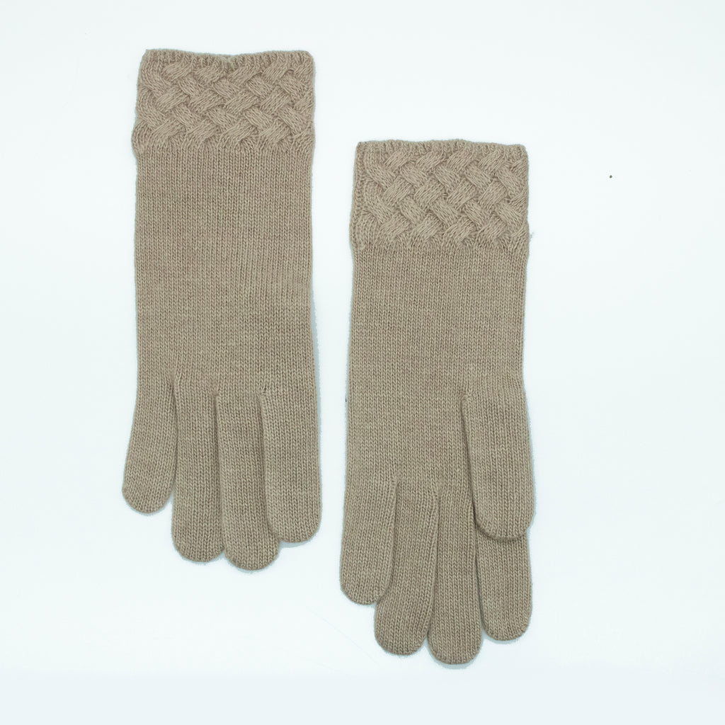 GLOVES IN BASKET WEAVE STITCH