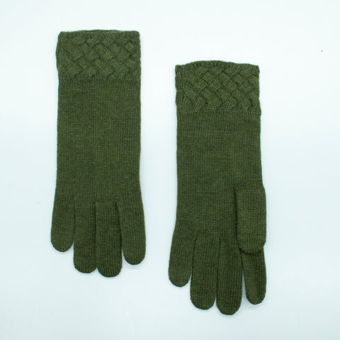GLOVES IN BASKET WEAVE STITCH