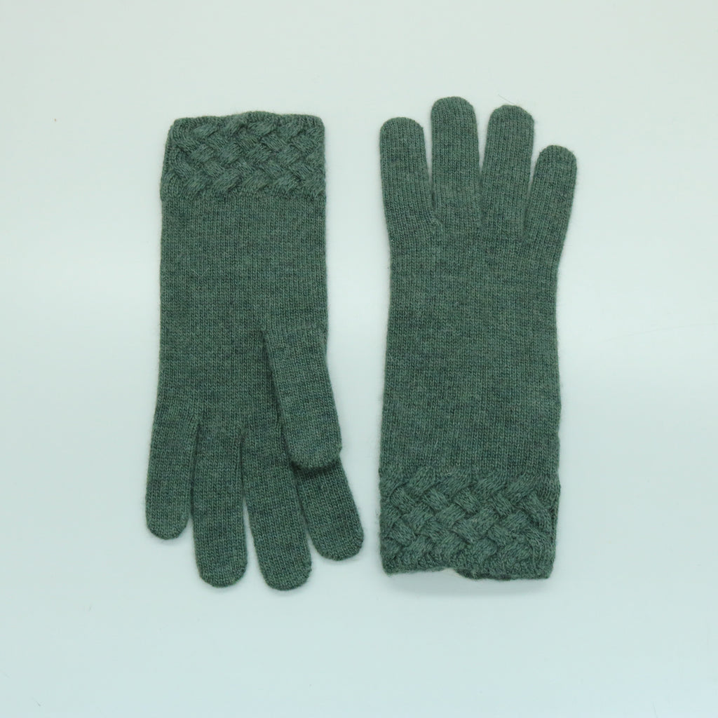 GLOVES IN BASKET WEAVE STITCH