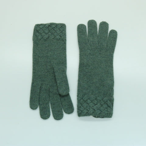 GLOVES IN BASKET WEAVE STITCH