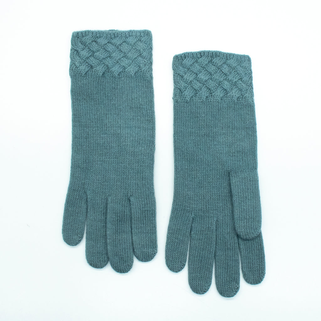 GLOVES IN BASKET WEAVE STITCH