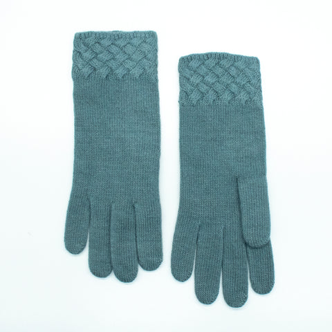 GLOVES IN BASKET WEAVE STITCH