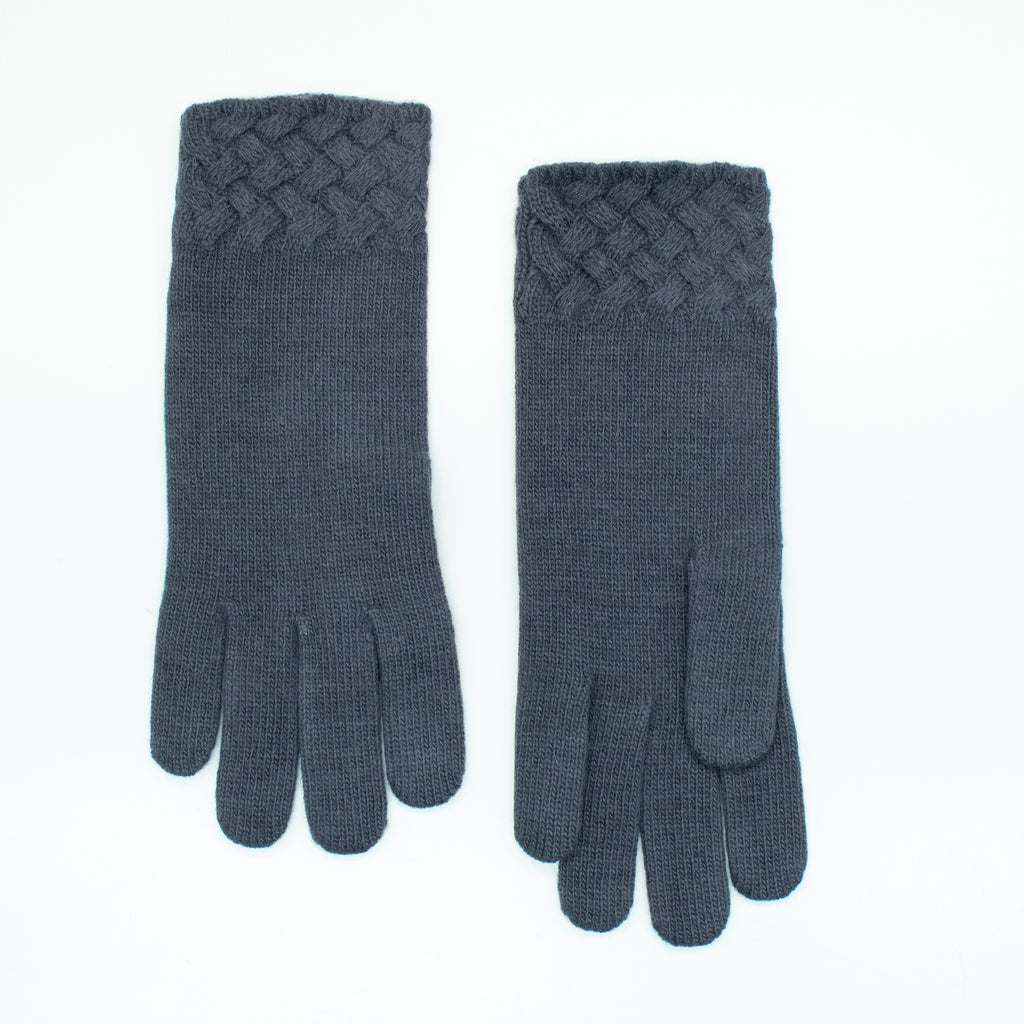 GLOVES IN BASKET WEAVE STITCH