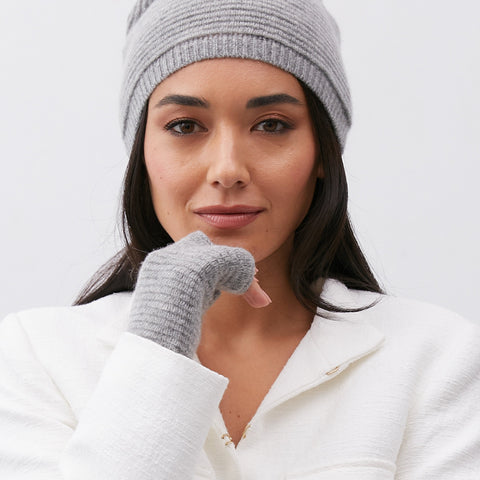 Ladies grey discount knitted gloves